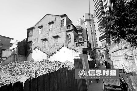 鰲洲外街37號(hào)房主成為南華西拆遷改造中唯一的“釘子戶”，危改辦協(xié)商未果只好提請(qǐng)仲裁。