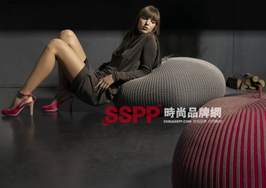 百變?cè)煨捅壤麜r(shí)Casalis布藝沙發(fā)時(shí)尚